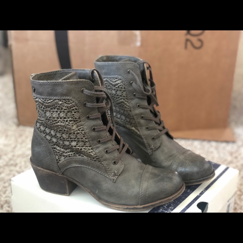 Roxy Olive Boots